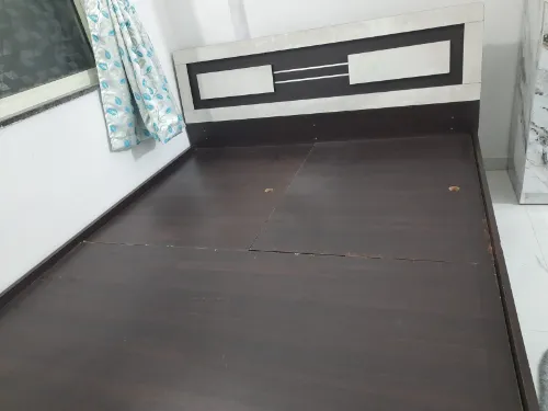 KING SIZE BED AND 3 STORAGE