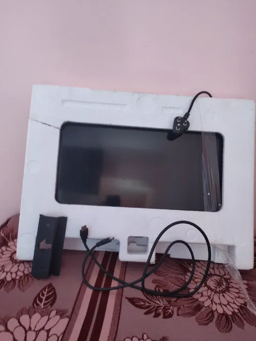 Excellent Running Home-used 24 inches Croma LED TV