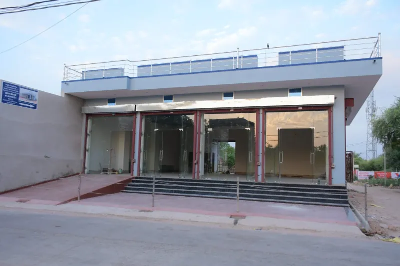  High-Visibility Showroom Space Now Available Perfect For Your Brand