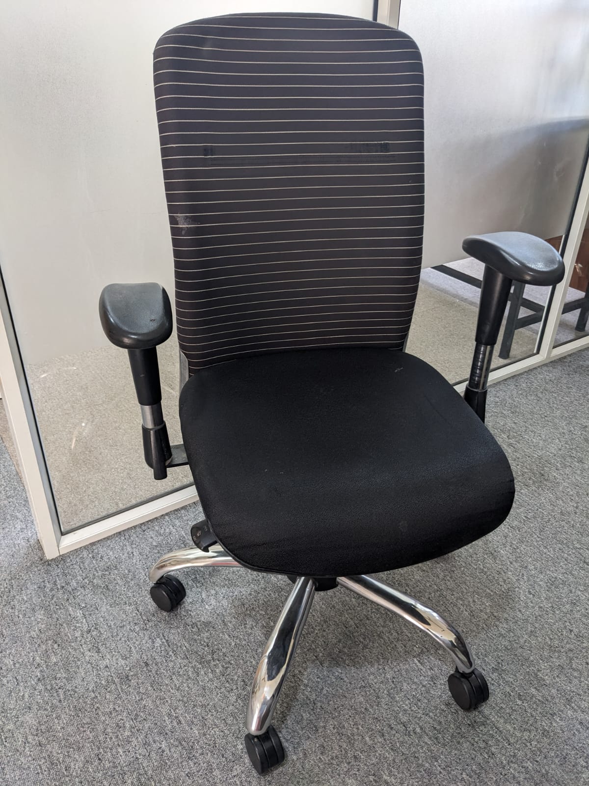 Comfortable Adjustable Office Chair – Good Condition