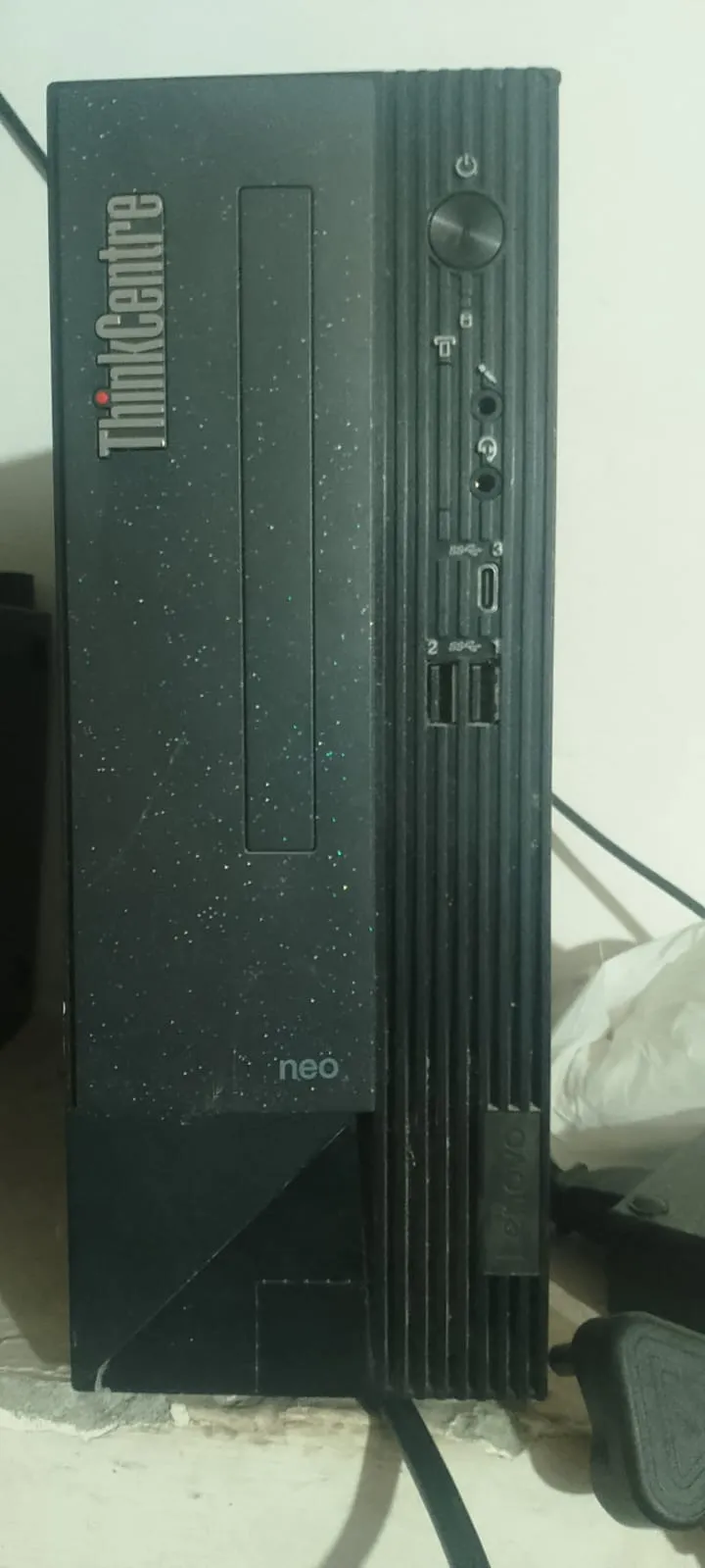 Selling a Lenovo ThinkCentre Neo desktop PC in good working condition.