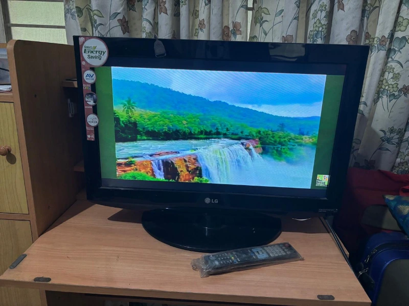 LG 26 inch LED TV with remote