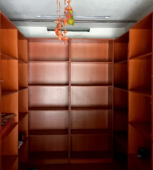 Solid Wood 5-Layer Showcase Rack – On Sale!